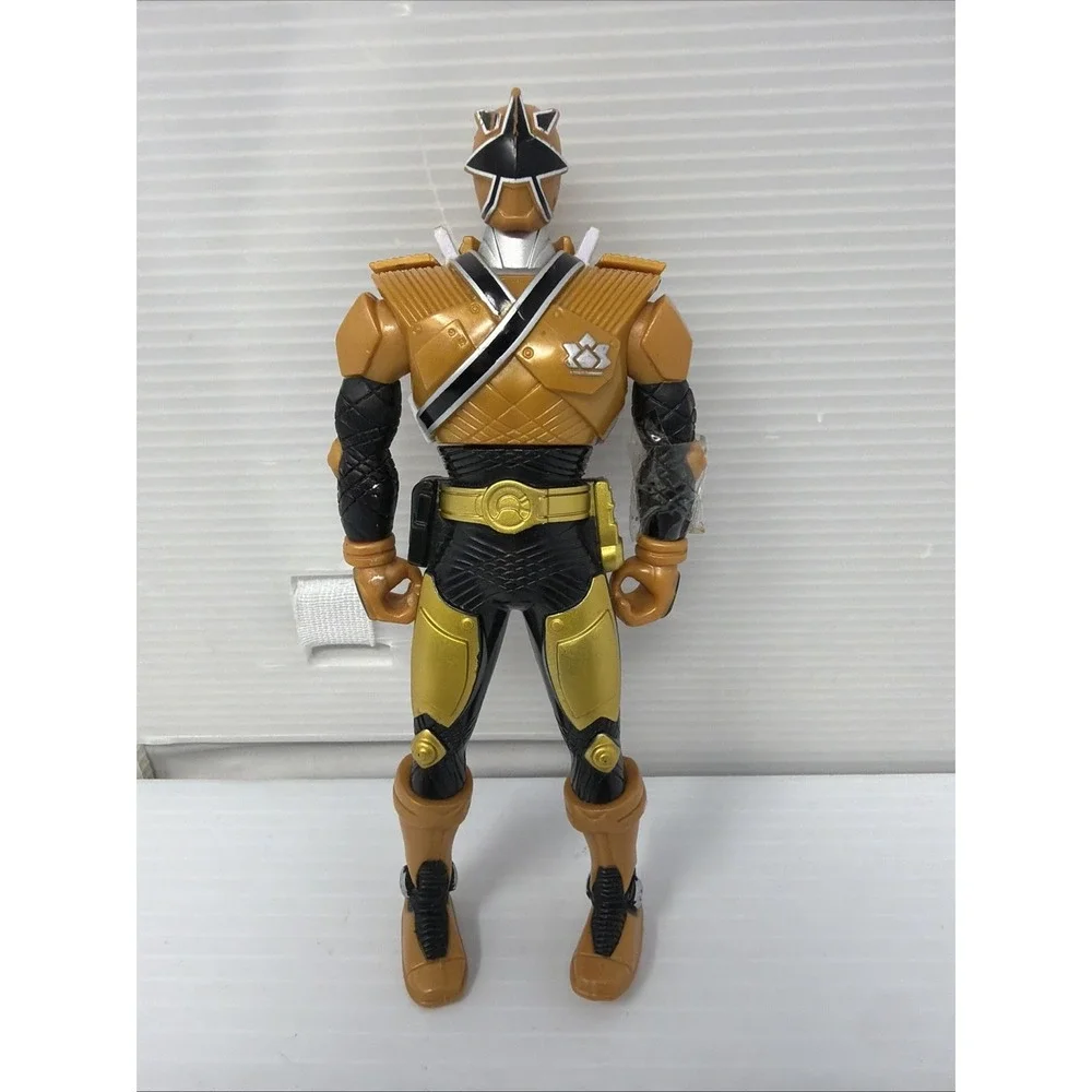 Bandai 2011 Power Rangers Samurai Switch Action Figure Gold/Black 6.5
